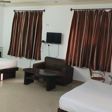 Fabhotel Prashant Palace Mysore Exteriör bild